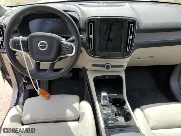 2021 Volvo XC40 Inscription with VIN YV4162UL5M2435283, listed as a Copart auction lot 50011473 with 25,430 mi miles. Bid and sale history available at carsss.com. Image 8.