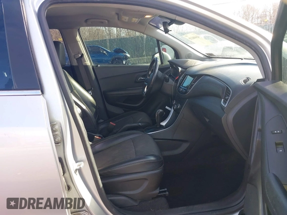 2019 Chevrolet Trax LT z VIN KL7CJLSBXKB962501, wystawiony jako IAAI lot #41446135 z przebiegiem 134 864 mil mil oraz . Historia ofert i sprzedaży dostępna na DreamBid. Obrazek 5.