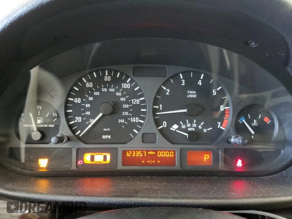 2003 BMW 3 Series 325xi with VIN WBAEU33493PH89898, listed as a Copart auction lot 70928174 with 123,357 mi miles and Clean Title. Bid and sale history available at carsss.com. Image 9.