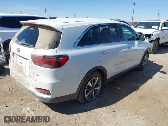2020 Kia Sorento LX V6 with VIN 5XYPG4A56LG670260, listed as a IAAI auction lot 41664017 with 70,402 mi miles. Bid and sale history available at carsss.com. Image 4.