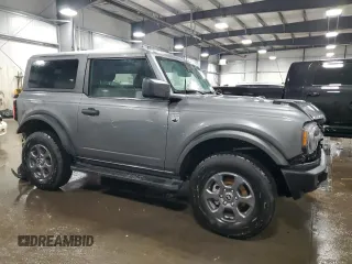 2023 Ford Bronco z VIN 1FMDE5AH9PLB83620, wystawiony jako Copart lot #60644035 z przebiegiem 6 700 mil mil oraz Szkoda całkowita • Salvage title. Historia ofert i sprzedaży dostępna na DreamBid. Obrazek 4.