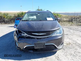2017 Chrysler Pacifica Touring L z VIN 2C4RC1BG2HR741427, wystawiony jako IAAI lot #41299887 z przebiegiem 69 219 mil mil oraz . Historia ofert i sprzedaży dostępna na DreamBid. Obrazek 12.