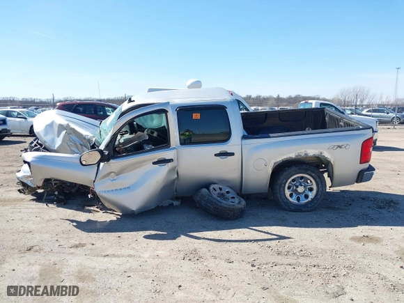 2010 Chevrolet Silverado 1500 LS with VIN 3GCRKREA3AG205283, listed as a IAAI auction lot 41757424 with 1 mi miles. Bid and sale history available at carsss.com. Image 13.