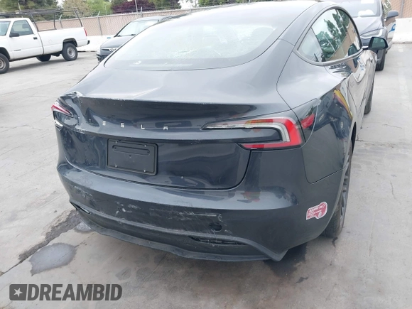 2024 Tesla Model 3 z VIN 5YJ3E1EA2RF784394, wystawiony jako IAAI lot #42034036 z przebiegiem 14 594 mil mil oraz . Historia ofert i sprzedaży dostępna na DreamBid. Obrazek 16.