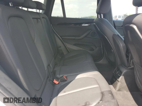 2018 BMW X1 sDrive28i z VIN WBXHU7C30J3H42992, wystawiony jako Copart lot #55065275 z przebiegiem 80 490 mil mil oraz Szkoda całkowita • Salvage title. Historia ofert i sprzedaży dostępna na DreamBid. Obrazek 10.