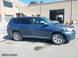 2013 Toyota Highlander with VIN 5TDBK3EH5DS186463, listed as a IAAI auction lot 41754744 with 251,850 mi miles. Bid and sale history available at carsss.com. Image 14.