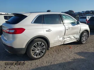 2016 Lincoln MKX Reserve with VIN 2LMTJ6LR4GBL75275, listed as a IAAI auction lot 41936550 with 76,177 mi miles. Bid and sale history available at carsss.com. Image 4.