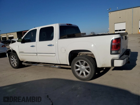 2008 GMC Sierra Denali z VIN 2GTEK638481300628, wystawiony jako Copart lot #46899905 z przebiegiem 186 131 mil mil oraz Szkody całkowita. Historia ofert i sprzedaży dostępna na DreamBid. Obrazek 2.