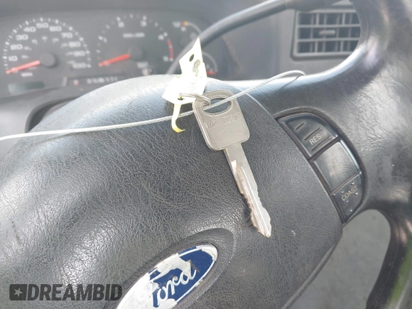 2003 Ford F-250 XL с VIN 1FTNX20P33EB84979, выставлен на аукционе IAAI как лот 42322784 с пробегом 185 952 миль миль и . История ставок и продаж доступна на DreamBid. Изображение 11.