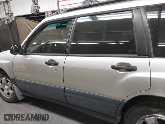 2000 Subaru Forester L with VIN JF1SF6357YH730850, listed as a IAAI auction lot 41772007 with 177,039 mi miles. Bid and sale history available at carsss.com. Image 13.
