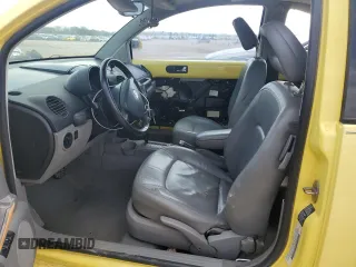 2000 Volkswagen Beetle GLX with VIN 3VWDD21CXYM493847, listed as a Copart auction lot 45301135 with 141,676 mi miles and Salvage Title. Bid and sale history available at DreamBid. Image 7.