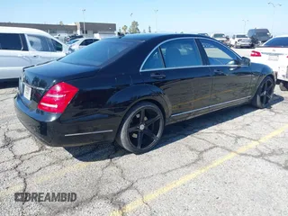 2012 Mercedes-Benz S 550 z VIN WDDNG7DB1CA479328, wystawiony jako IAAI lot #42271450 z przebiegiem Nie podano mil oraz . Historia ofert i sprzedaży dostępna na DreamBid. Obrazek 4.