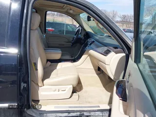 2007 Cadillac Escalade with VIN 1GYFK63887R175010, listed as a IAAI auction lot 41892482 with 121,231 mi miles. Bid and sale history available at carsss.com. Image 5.