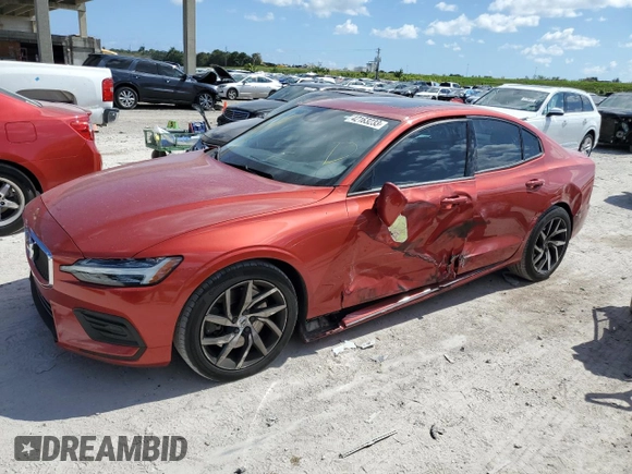 2019 Volvo S60 Momentum with VIN 7JRA22TK0KG001474, listed as a Copart auction lot 42163233 with 33,923 mi miles. Bid and sale history available at carsss.com. Image 1.