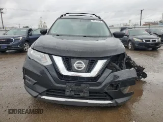 2017 Nissan Rogue SV z VIN 5N1AT2MT9HC879208, wystawiony jako Copart lot #50619795 z przebiegiem 110 991 mil mil oraz Szkoda całkowita • Salvage title. Historia ofert i sprzedaży dostępna na DreamBid. Obrazek 5.