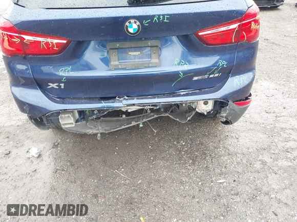 2019 BMW X1 sDrive28i z VIN WBXHU7C5XK5L10933, wystawiony jako IAAI lot #41931162 z przebiegiem 55 308 mil mil oraz . Historia ofert i sprzedaży dostępna na DreamBid. Obrazek 6.