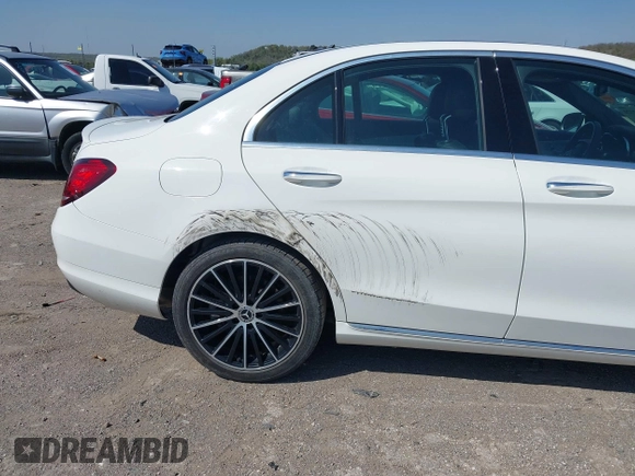 2019 Mercedes-Benz C 300 z VIN 55SWF8DB4KU285419, wystawiony jako IAAI lot #41977720 z przebiegiem 75 156 mil mil oraz . Historia ofert i sprzedaży dostępna na DreamBid. Obrazek 6.