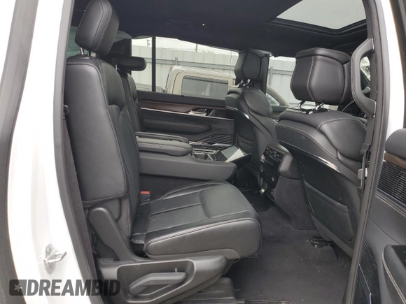 2024 Jeep Grand Wagoneer с VIN 1C4SJSEP4RS109943, выставлен на аукционе Copart как лот 53230095 с пробегом 27 251 миль миль и Списание • Salvage title. История ставок и продаж доступна на DreamBid. Изображение 11.