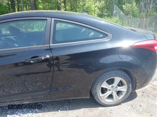 2013 Hyundai Elantra GS z VIN KMHDH6AE5DU003123, wystawiony jako IAAI lot #42426644 z przebiegiem 134 582 mil mil oraz . Historia ofert i sprzedaży dostępna na DreamBid. Obrazek 6.