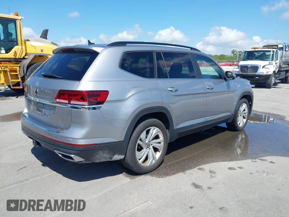 2022 Volkswagen Atlas SE with VIN 1V2WR2CA2NC542530, listed as a IAAI auction lot 41913358 with 37,977 mi miles and . Bid and sale history available at DreamBid. Image 4.