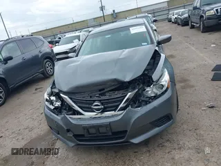 2018 Nissan Altima 2.5 SR with VIN 1N4AL3AP1JC227423, listed as a IAAI auction lot 41911284 with 133,227 mi miles. Bid and sale history available at carsss.com. Image 12.