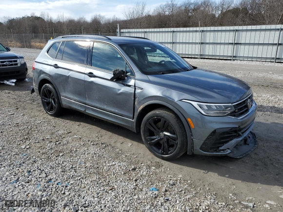 2023 Volkswagen Tiguan SE R-Line Black with VIN 3VV8B7AX8PM000449, listed as a Copart auction lot 41740825 with 39,831 mi miles and Salvage Title. Bid and sale history available at carsss.com. Image 4.