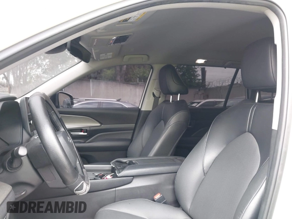 2024 Toyota Highlander XLE with VIN 5TDAAAA59RS007427, listed as a IAAI auction lot 42272224 with 14,260 mi miles and . Bid and sale history available at DreamBid. Image 19.
