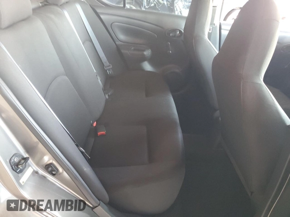 2016 Nissan Versa S z VIN 3N1CN7AP6GL884240, wystawiony jako Copart lot #63071695 z przebiegiem 48 761 mil mil oraz Czysty tytuł • Clean title. Historia ofert i sprzedaży dostępna na DreamBid. Obrazek 10.