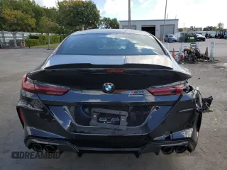 2025 BMW M8 Competition z VIN WBSGV0C09SCU29546, wystawiony jako Copart lot #44704505 z przebiegiem 202 mil mil oraz Szkody całkowita. Historia ofert i sprzedaży dostępna na DreamBid. Obrazek 6.