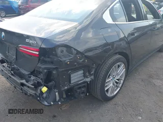 2024 BMW 5 Series 530i с VIN WBA43FJ03RCS39433, выставлен на аукционе IAAI как лот 42396985 с пробегом 2 327 миль миль и . История ставок и продаж доступна на DreamBid. Изображение 17.