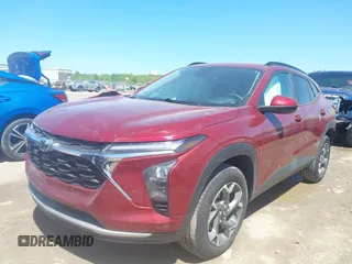 2025 Chevrolet Trax LT z VIN KL77LHEP0SC028907, wystawiony jako IAAI lot #42219544 z przebiegiem 4 916 mil mil oraz . Historia ofert i sprzedaży dostępna na DreamBid. Obrazek 2.