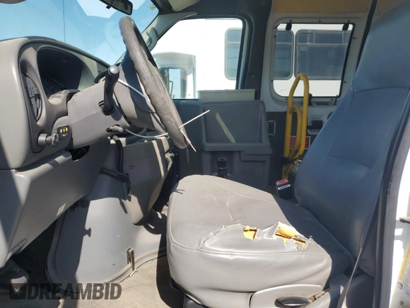 2006 Ford Econoline Cargo with VIN 1FTSS34L56HA71231, listed as a Copart auction lot 53383235 with 186,021 mi miles and Clean Title. Bid and sale history available at DreamBid. Image 7.