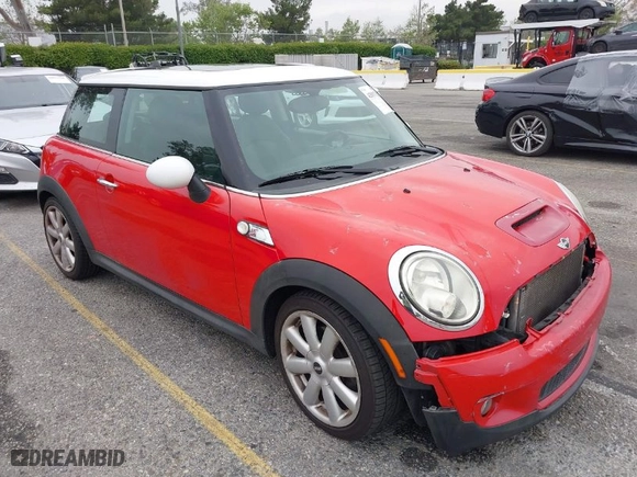 2009 MINI Cooper Hardtop S with VIN WMWMF73549TW87458, listed as a IAAI auction lot 42051759 with 135,309 mi miles. Bid and sale history available at carsss.com. Image 1.