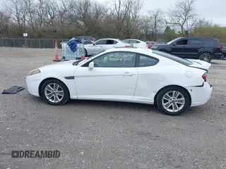 2008 Hyundai Tiburon GS z VIN KMHHM66D58U283273, wystawiony jako IAAI lot #41900097 z przebiegiem 154 013 mil mil oraz . Historia ofert i sprzedaży dostępna na DreamBid. Obrazek 15.