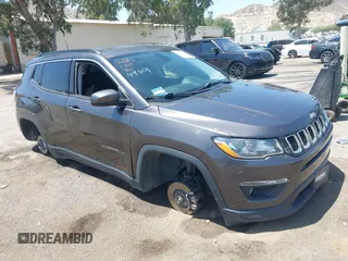 2020 Jeep Compass Latitude z VIN 3C4NJCBB9LT169802, wystawiony jako IAAI lot #42520373 z przebiegiem 107 704 mil mil oraz . Historia ofert i sprzedaży dostępna na DreamBid. Obrazek 1.