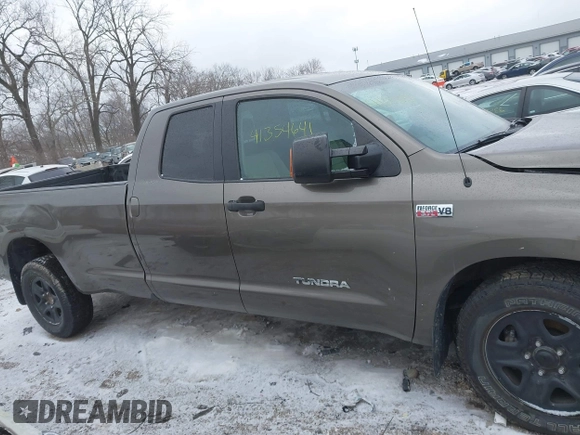 2010 Toyota Tundra 4WD Truck with VIN 5TFCY5F13AX009786, listed as a IAAI auction lot 41354641 with 204,918 mi miles. Bid and sale history available at carsss.com. Image 13.