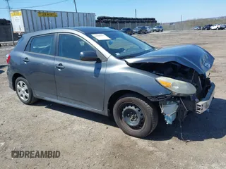 2010 Toyota Matrix S z VIN 2T1LE4EE7AC013751, wystawiony jako IAAI lot #41999957 z przebiegiem 196 530 mil mil oraz . Historia ofert i sprzedaży dostępna na DreamBid. Obrazek 1.