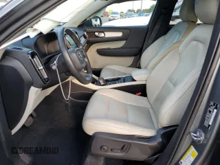 2019 Volvo XC40 Momentum with VIN YV4162UK6K2060492, listed as a Copart auction lot 69605803 with 73,391 mi miles. Bid and sale history available at carsss.com. Image 7.