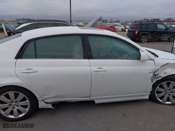 2005 Toyota Avalon XL with VIN 4T1BK36B95U051814, listed as a IAAI auction lot 41052486 with NaN miles. Bid and sale history available at carsss.com. Image 13.
