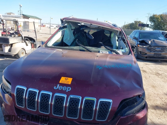 2019 Jeep Cherokee Latitude Plus z VIN 1C4PJLLB8KD246932, wystawiony jako IAAI lot #41448678 z przebiegiem 92 021 mil mil oraz . Historia ofert i sprzedaży dostępna na DreamBid. Obrazek 6.