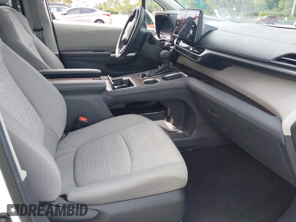 2024 Toyota Sienna LE with VIN 5TDKRKEC3RS193834, listed as a IAAI auction lot 41661835 with 15,617 mi miles. Bid and sale history available at carsss.com. Image 5.