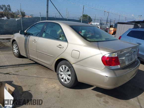 2006 Toyota Camry STD z VIN 4T1BE32K56U114339, wystawiony jako IAAI lot #42441135 z przebiegiem 217 153 mil mil oraz . Historia ofert i sprzedaży dostępna na DreamBid. Obrazek 3.