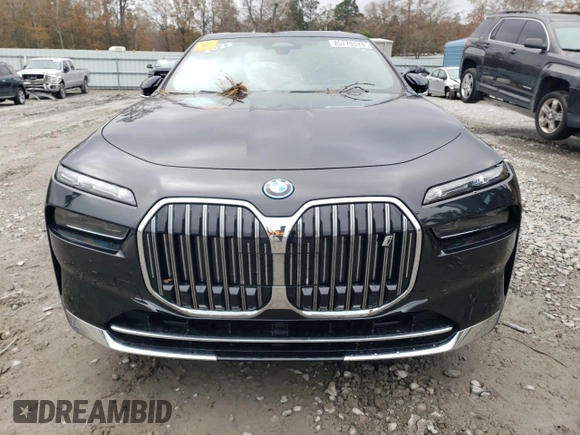 2023 BMW i7 xDrive60 z VIN WBY53EJ01PCM98516, wystawiony jako Copart lot #85778524 z przebiegiem 397 mil mil oraz Szkody całkowita. Historia ofert i sprzedaży dostępna na DreamBid. Obrazek 5.