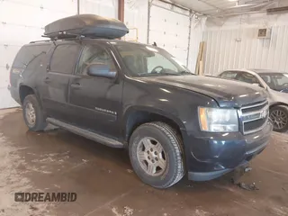 2008 Chevrolet Suburban 3LT z VIN 1GNFK16328J211810, wystawiony jako IAAI lot #42379897 z przebiegiem 191 730 mil mil oraz . Historia ofert i sprzedaży dostępna na DreamBid. Obrazek 1.