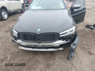 2022 BMW 5 Series M550i xDrive z VIN WBA13BK01NCH76521, wystawiony jako IAAI lot #41904437 z przebiegiem Nie podano mil oraz . Historia ofert i sprzedaży dostępna na DreamBid. Obrazek 6.