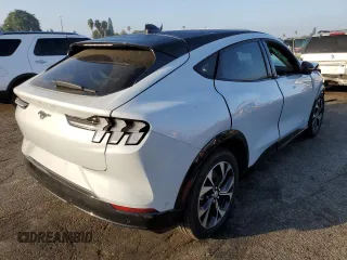 2022 Ford Mustang Mach-E Premium z VIN 3FMTK3R79NMA24032, wystawiony jako Copart lot #64334882 z przebiegiem Nie podano mil oraz . Historia ofert i sprzedaży dostępna na DreamBid. Obrazek 4.