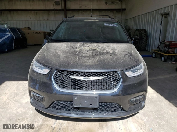 2022 Chrysler Pacifica Touring L with VIN 2C4RC1BG0NR190345, listed as a Copart auction lot 51518645 with 59,286 mi miles and Clean Title. Bid and sale history available at carsss.com. Image 5.