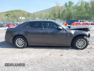 2014 Chrysler 300 z VIN 2C3CCAAG1EH212760, wystawiony jako IAAI lot #42139245 z przebiegiem 129 868 mil mil oraz . Historia ofert i sprzedaży dostępna na DreamBid. Obrazek 13.