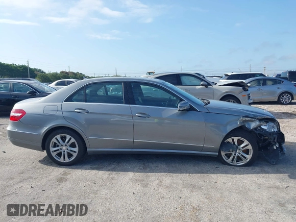 2011 Mercedes-Benz E-Class E 350 Luxury with VIN WDDHF8HB1BA485662, listed as a IAAI auction lot 41978098 with 28,765 mi miles. Bid and sale history available at carsss.com. Image 13.