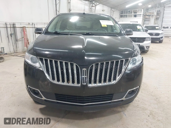 2014 Lincoln MKX with VIN 2LMDJ8JK4EBL16245, listed as a IAAI auction lot 42137824 with 184,479 mi miles. Bid and sale history available at carsss.com. Image 12.
